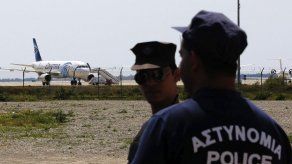 Detenido el hombre que secuestró un avión de Egypt Air