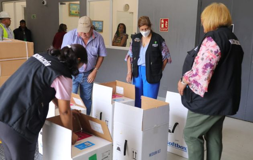 La vacuna actualizada está diseñada para ofrecer protección contra la variante Omicrón y sus subvariantes. La vacuna actualizada está diseñada para ofrecer protección contra la variante Omicrón y sus subvariantes.