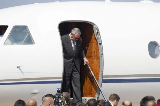 Raúl Castro llega a Venezuela para asistir al funeral de Chávez