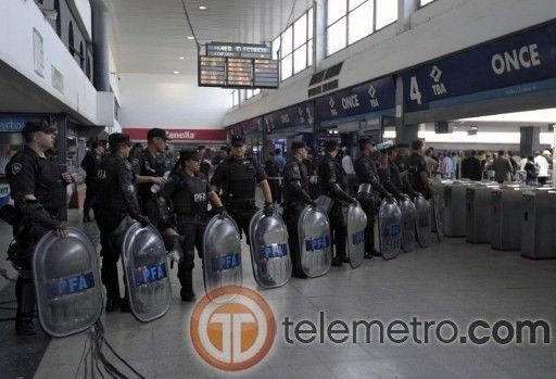 Tren choca contra estación en Argentina