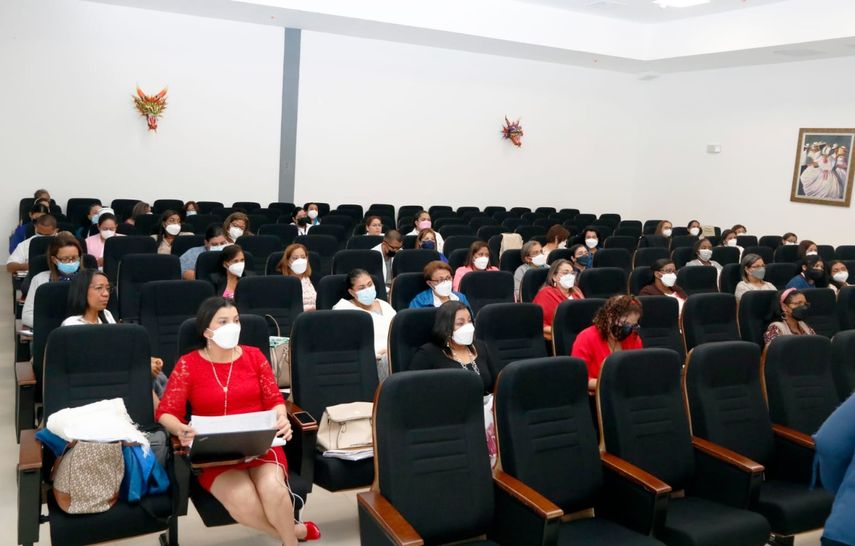 Capacitación de coordinadores de salud en manejo de vacuna anticovid para menores de 6 meses a 4 años.