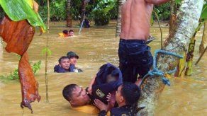 Al menos cinco muertos a causa del tifón Nari en Filipinas