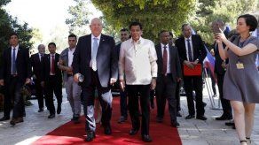 Presidente israelí explica quien fue Hitler al líder filipino