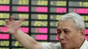 Suben mercados por esperanza de estímulos en EEUU y China