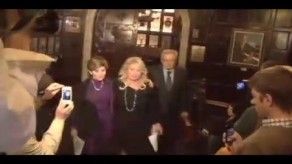 Pone rostro y voz a las denuncias por acoso sexual contra candidato de EEUU