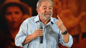 Lula se confirma como candidato del PT pero pide continuar si es inhabilitado