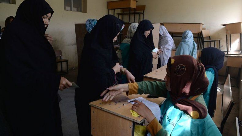 Afganistán elige al sucesor de Karzai en la segunda vuelta de las elecciones