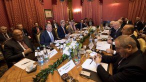 Rusia y Estados Unidos reanudan negociaciones para un alto el fuego en Siria