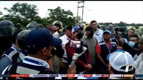 Manifestantes acudieron a la Defensoría del Pueblo