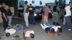 PN realizó operativo en Calle 17 Río Abajo