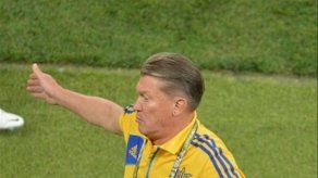 Técnico Blokhin se queja por el gol no pitado a Ucrania