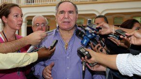 Canciller de Panamá llama la atención a expresidente ecuatoriano Bucaram
