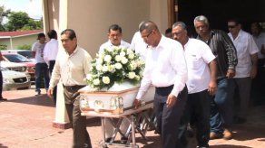 Familiares y amigos despiden a mujer asesinada en Bágala