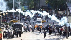 Policía turca dispara gases lacrimógenos contra 10.000 manifestantes en Soma