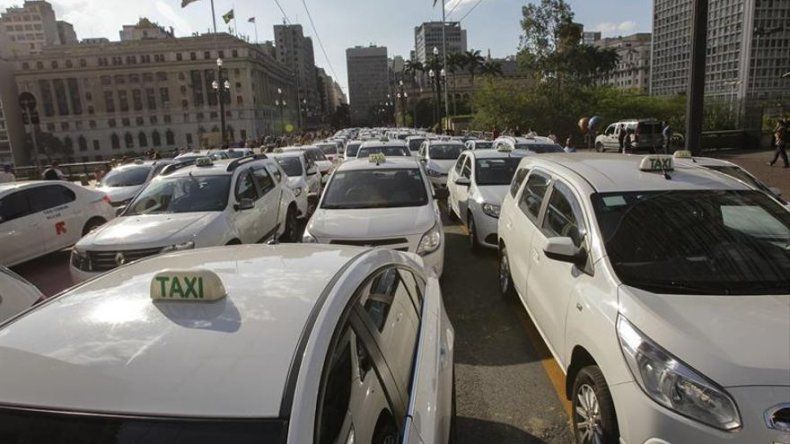 Un tribunal autoriza Uber en Río de Janeiro y aumenta la polémica en Brasil