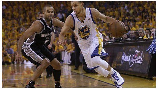 Warriors derrotan a Spurs y empatan la serie 2-2