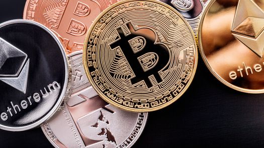 Para llegar a más usuarios en los próximos años, las plataformas de cadenas de bloques y de criptomonedas deben trabajar con organismos reguladores.
