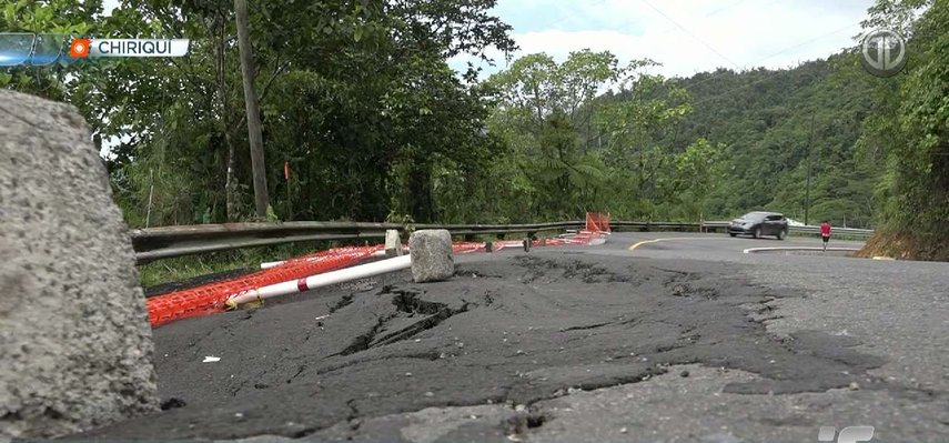 Se hunde carretera Gualaca-Chiriquí Grande en Bocas del Toro.