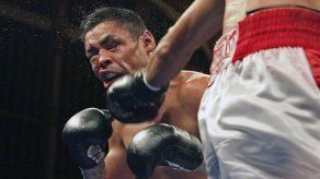 Púgil Oscar Díaz es operado tras desmayarse en pelea