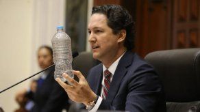 Presidente del Congreso peruano enfrenta a su partido y llama nefasta a ley