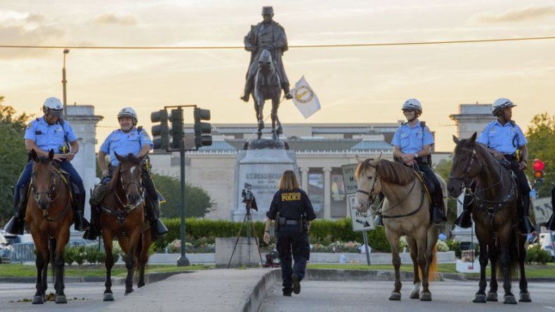 Nueva Orleans retira tercer monumento esclavista