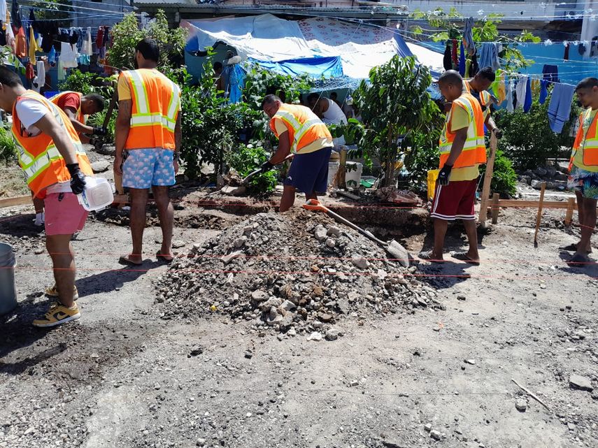 Privados de libertad colaboran en la limpieza del Centro Deportivo Calesa en Penonomé Privados de libertad colaboran en la limpieza del Centro Deportivo Calesa en Penonomé