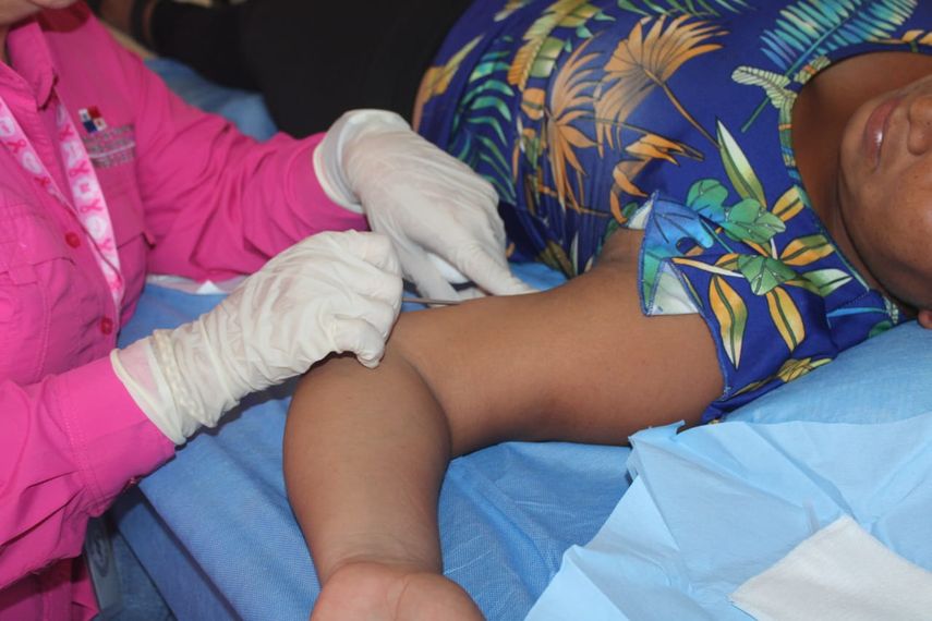 Colocación de implantes subdérmicos del MINSA.