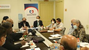 En esta reunión participaron miembros de la Cámara de Comercio, representantes de pacientes y usuarios, de la Asociación de Partidos Políticos, así como líderes eclesiásticos de las principales iglesias del país.