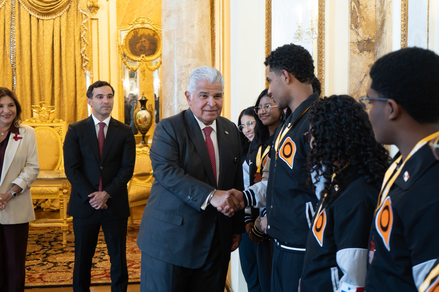 Presidente&nbsp; José Raúl Mulino recibe a los finalistas del Concurso Nacional de Oratoria 2025.