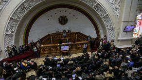 Parlamento venezolano declarará en abandono del cargo a Maduro