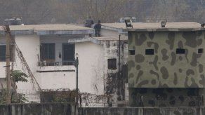 Al menos un intruso armado sigue escondido en base india