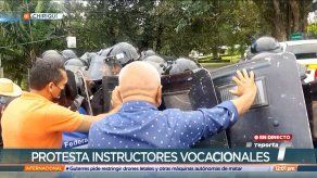 Instructores vocacionales en Chiriquí protestan por vacantes; hubo dos aprehendidos