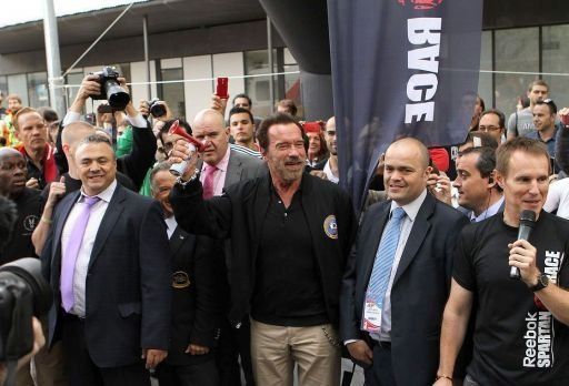 Schwarzenegger visita en Madrid el monumento donde está enterrado Franco