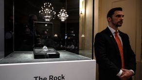 El diamante blanco The Rock, cuyas dimensiones superan a las de una pelota de golf, fue extraído de una mina de Sudáfrica a principios de la década de 2000.