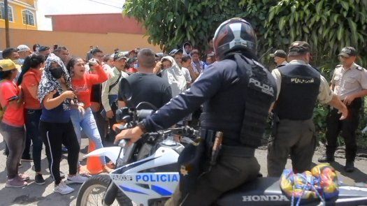 Motín en cárcel de Ecuador deja decenas de presos muertos