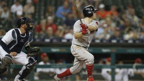 Betts y Benintendi explotan a la ofensiva por Medias Rojas