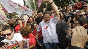Candidato presidencial del PT dice que no indultará a Lula