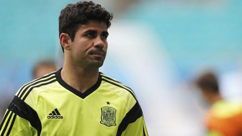 Chelsea completa el fichaje de Costa, que firma por cinco años