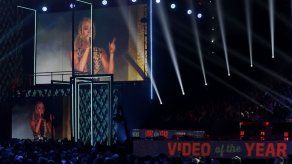 Carrie Underwood vuelve a triunfar en los Premios CMT