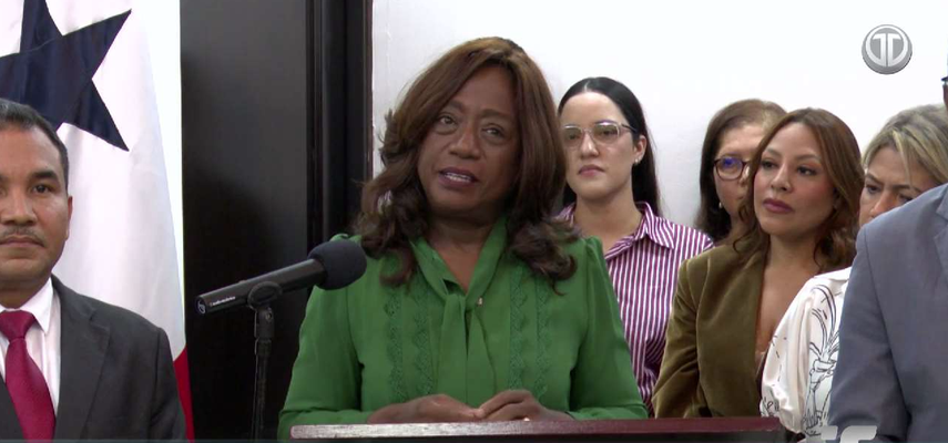 Lucy Molinar renuncia al Meduca