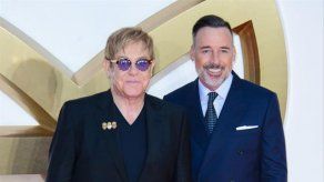 Elton John siente culpa y arrepentimiento de su primer matrimonio