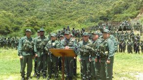 Cúpula militar intenta acallar sospechas de quiebre en torno a Maduro