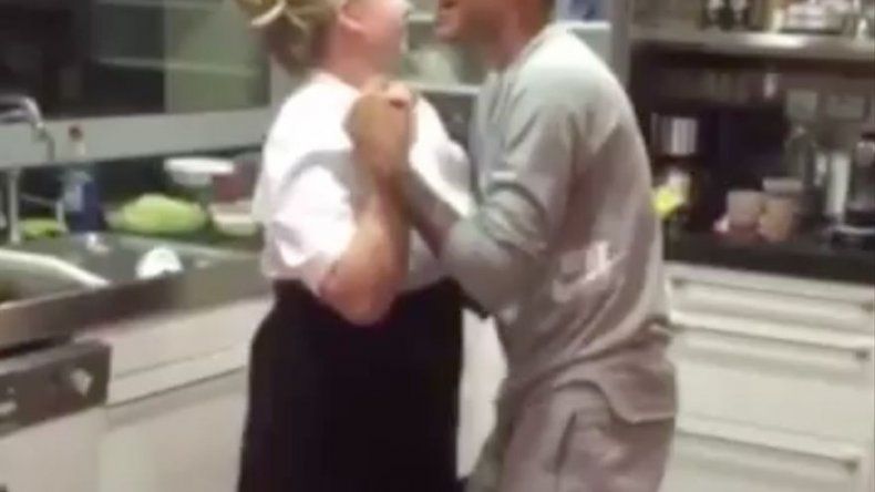 Pese a crisis, Neymar demuestra sus dotes de baile