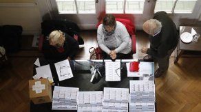 Argentina: Scioli aventaja a Macri; sigue incógnita sobre balotaje