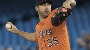 Verlander lanza sin hit en blanqueada de Astros ante Toronto