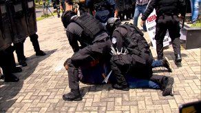 Se registraron enfrentamientos entre taxistas y las unidades de control de multitudes en la Cinta Costera. Se registraron enfrentamientos entre taxistas y las unidades de control de multitudes en la Cinta Costera.