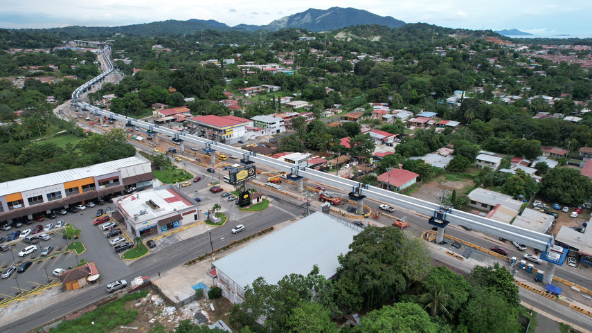 Cierre de carriles hacia Panamá centro a la altura de Loma Cová del Metro de Panamá.