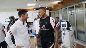 photoMbappé da la bienvenida a Leo Messi en redes sociales.