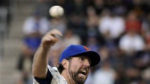 Dickey poncha 13 en juego de un hit; Mets derrotan a Orioles