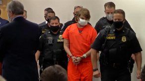 Adolescente se declara culpable de matanza racista en supermercado en EE. UU.